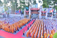 Hàng ngàn Tăng ni, Phật tử dự lễ Phật đản PL 2567 tại Việt Nam Quốc Tự